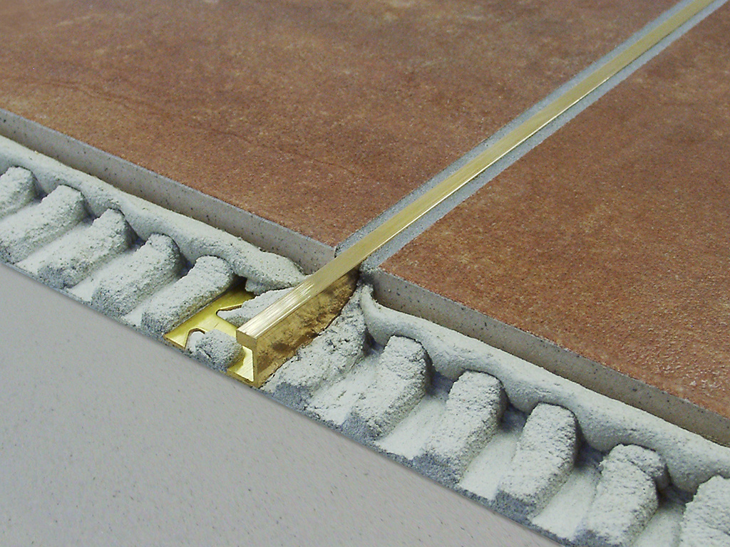 Fliesenprofile_für_Abschlüsse_DUROSOL_5mil_DSM-SP_Messing_hochglanzpoliert_DUROSOL_5mil_Low.jpg