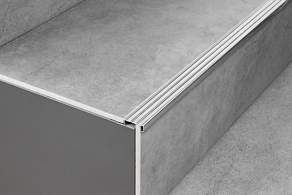 Treppenstufenprofile_Fliesen_Solid_Basel_Edelstahl_natur_01_Low.jpg