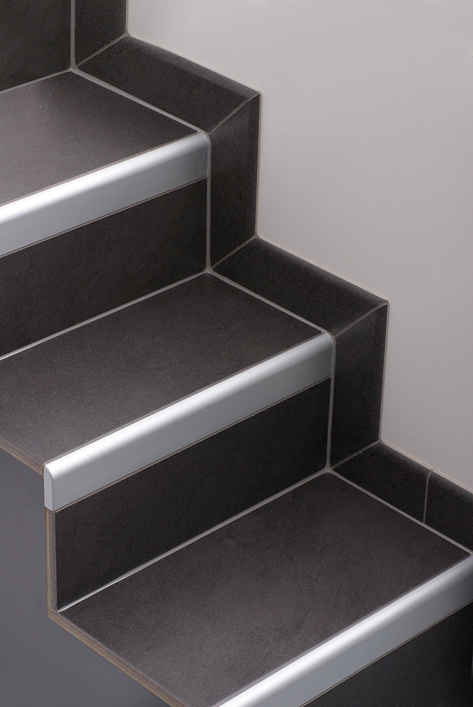 Fliesenprofile_für_Arbeitsplatten_DURASTEP_DP_DURASTEP_DP_Treppe_01_Low.jpg