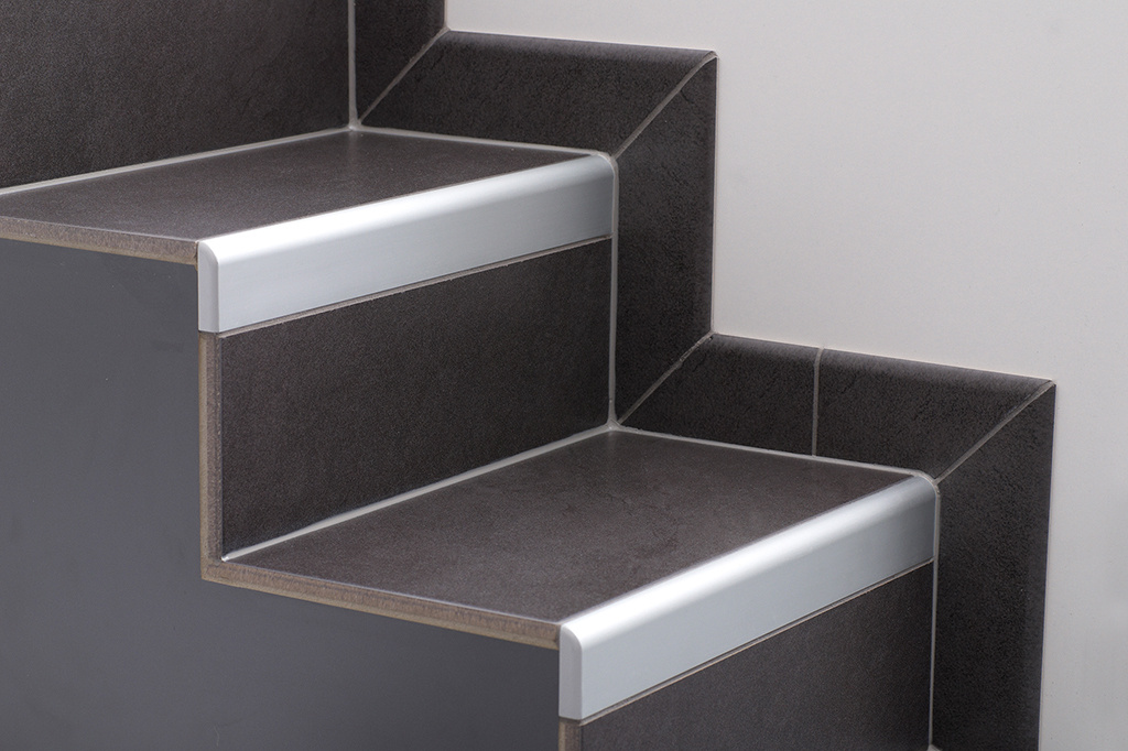 Fliesenprofile_für_Arbeitsplatten_DURASTEP_DP_DURASTEP_DP_Treppe_02_Low.jpg