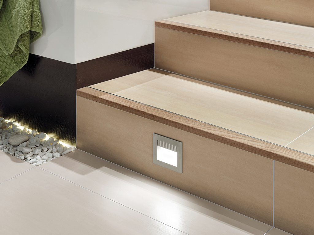 Treppenstufenprofile_für_Fliesen_DURASTEP_Wood_Bad_03_Low.jpg