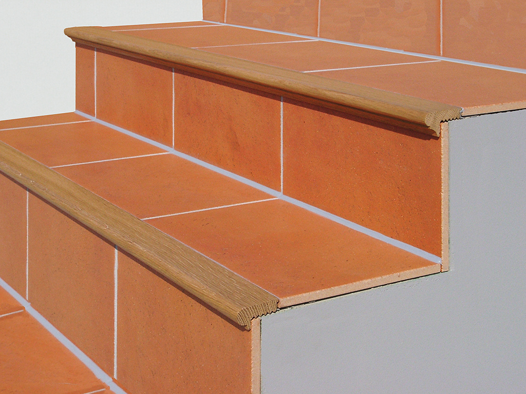 Treppenstufenprofile_für_Fliesen_DURASTEP_Wood_Treppe_01_Low.jpg