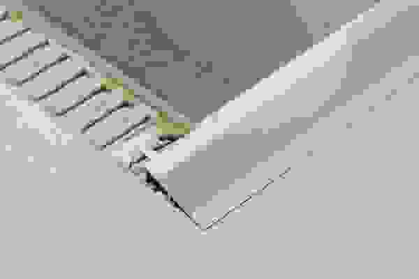 Fliesenprofile für Boden/Boden-Übergänge