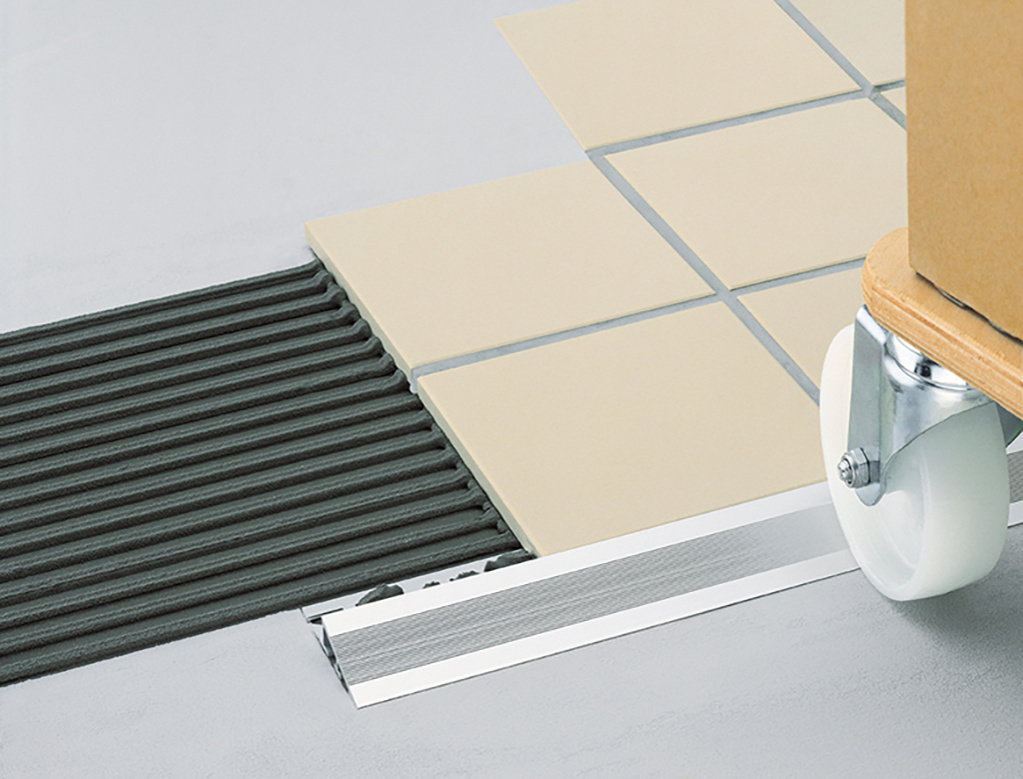 fliesenprofile-für-boden-boden-übergänge-duratrans-basel_DURATRANS_Uebergang_02_Low.jpg