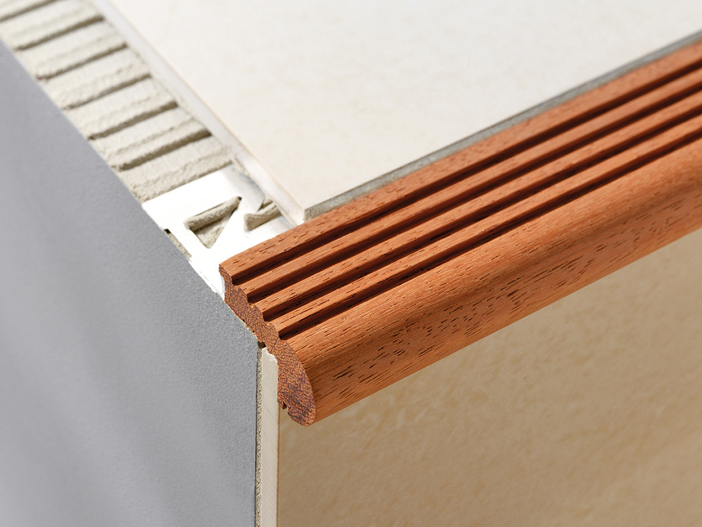 Treppenstufenprofile_für_Fliesen_Garden-Typ-S_DSTWGS_Alu_Holz_01_Low.jpg