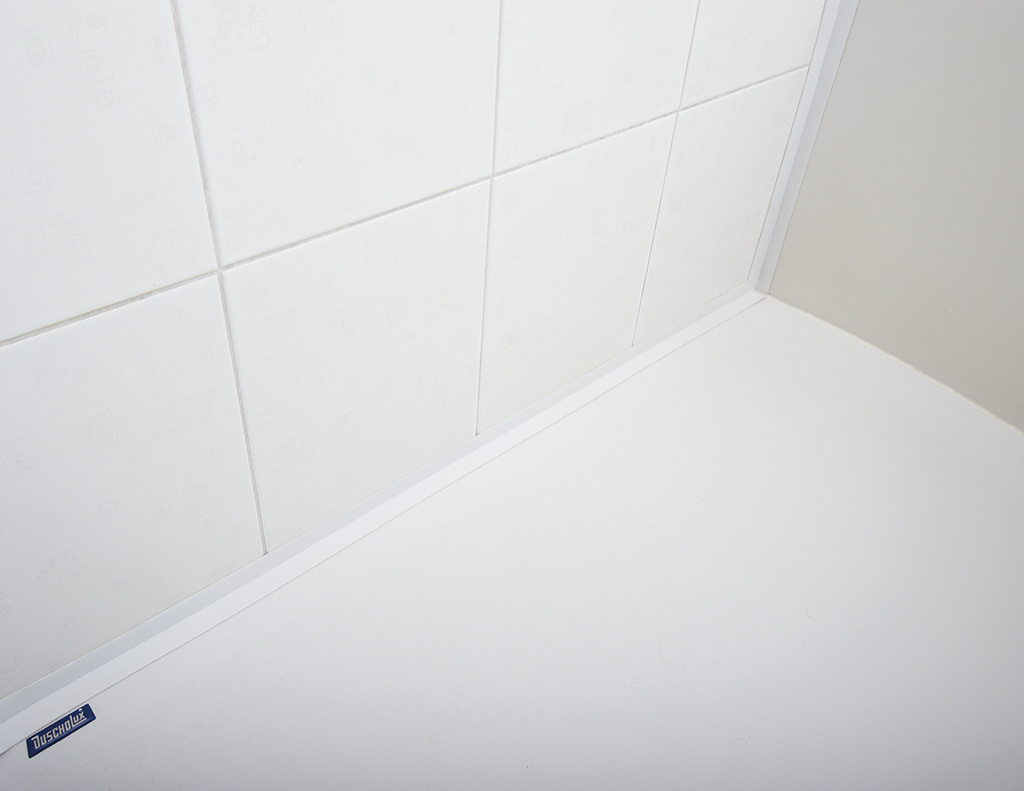 Fliesenprofile für Wand/Boden-Anschlüsse SANISTRIP-SANIFLEX_SANISTRIP_Verlegung_03_Low.jpg