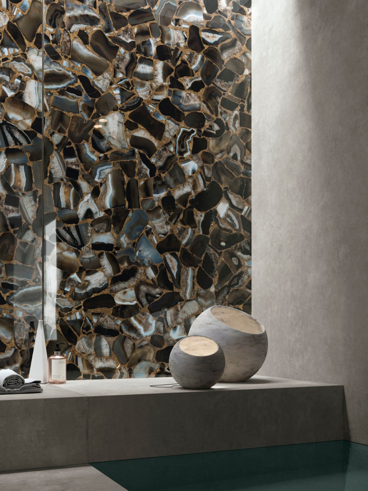 ar_ua_black_300150_amb1_part2_spa.jpg