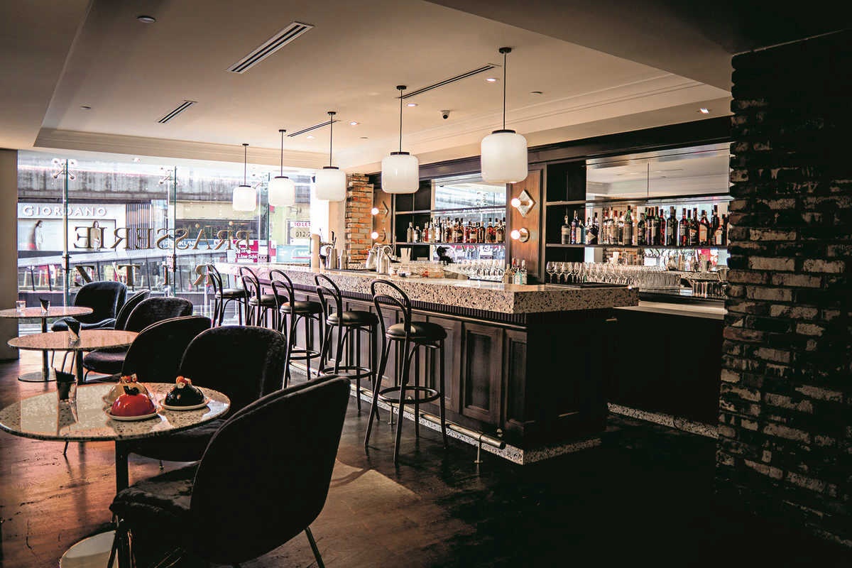 brasserie fritz cafe - kuala lumpur malaysia - sb173 - pubblico 1 ok.jpg