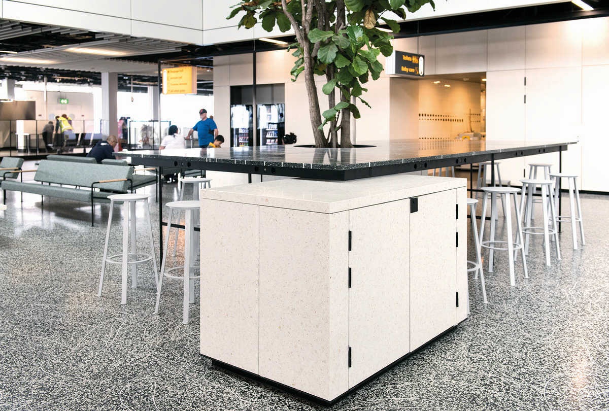 schiphol airport - amsterdam holland - custom REG 3458 custom REG 3459 - pubblico 01 - OK.jpg