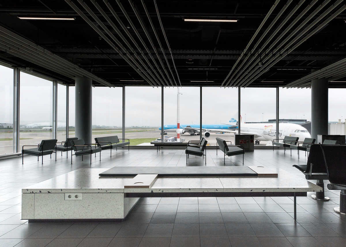 schiphol airport - amsterdam holland - custom REG 3458 custom REG 3459 - pubblico 34.jpg